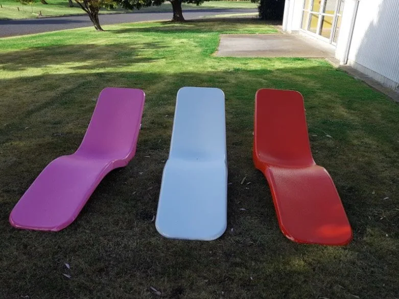 Banana sun lounger in colour: pink, red. White