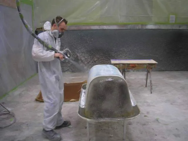 Fibreglass bathtub spray-up