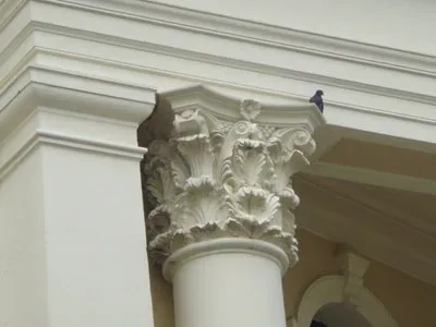 Recreated Corinthian capital installed at Wellington Town Hall