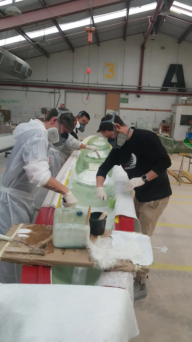 Holopuni canoe manufacture
