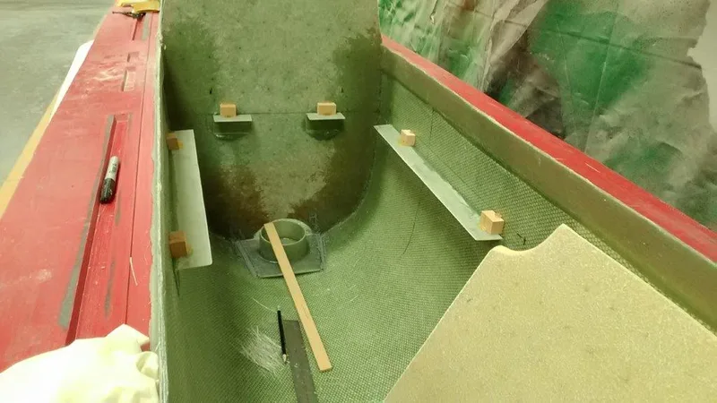 Holopuni canoe manufacture