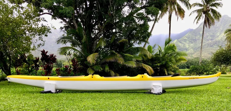Holopuni canoe
