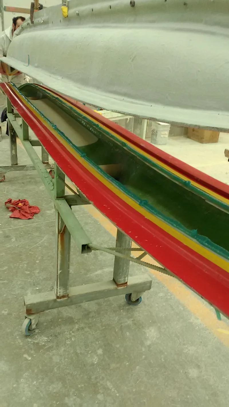 Holopuni canoe manufacture