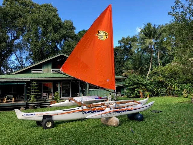 Holopuni canoe